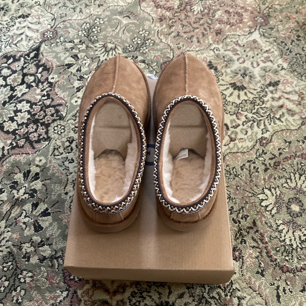 NIB Ugg Tasman Slipper — 8W - Picture 3 of 6